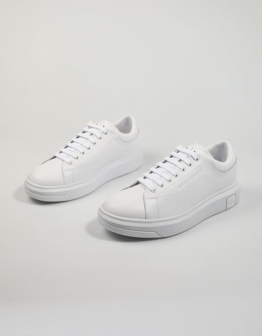 ZAPATILLAS ARMANI EXCHANGE XUX123 en color Blanco