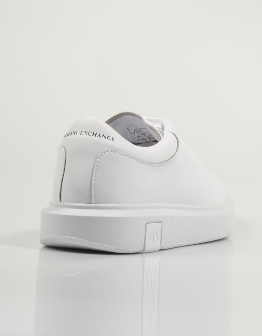ZAPATILLAS ARMANI EXCHANGE XUX123 en color Blanco
