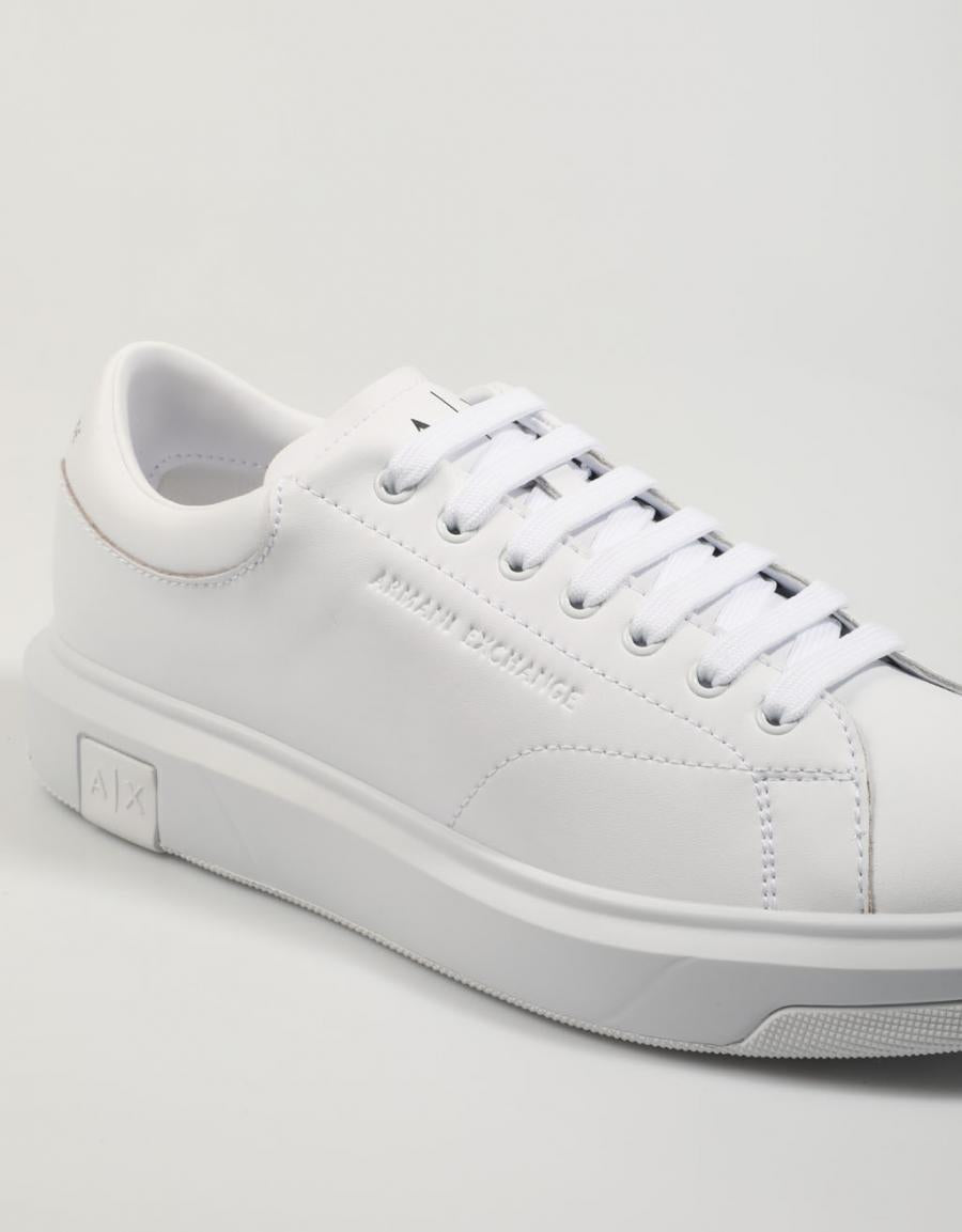 ZAPATILLAS ARMANI EXCHANGE XUX123 en color Blanco