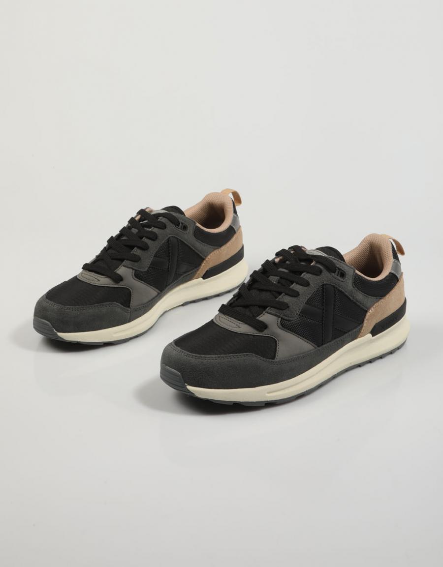 ZAPATILLAS MUNICH ALPHA en color Negro