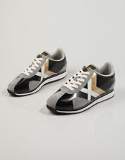 ZAPATILLAS MUNICH SAPPORO en color Negro
