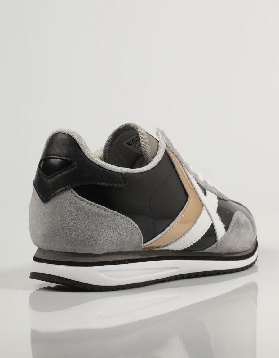 ZAPATILLAS MUNICH SAPPORO en color Negro