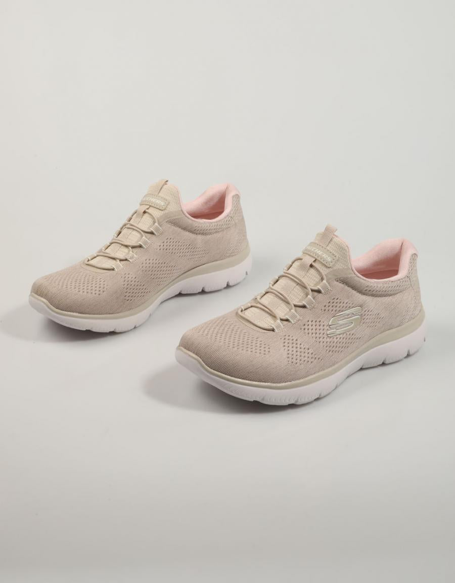 ZAPATILLAS SKECHERS SUMMITS en color Beige