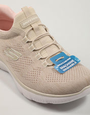 ZAPATILLAS SKECHERS SUMMITS en color Beige