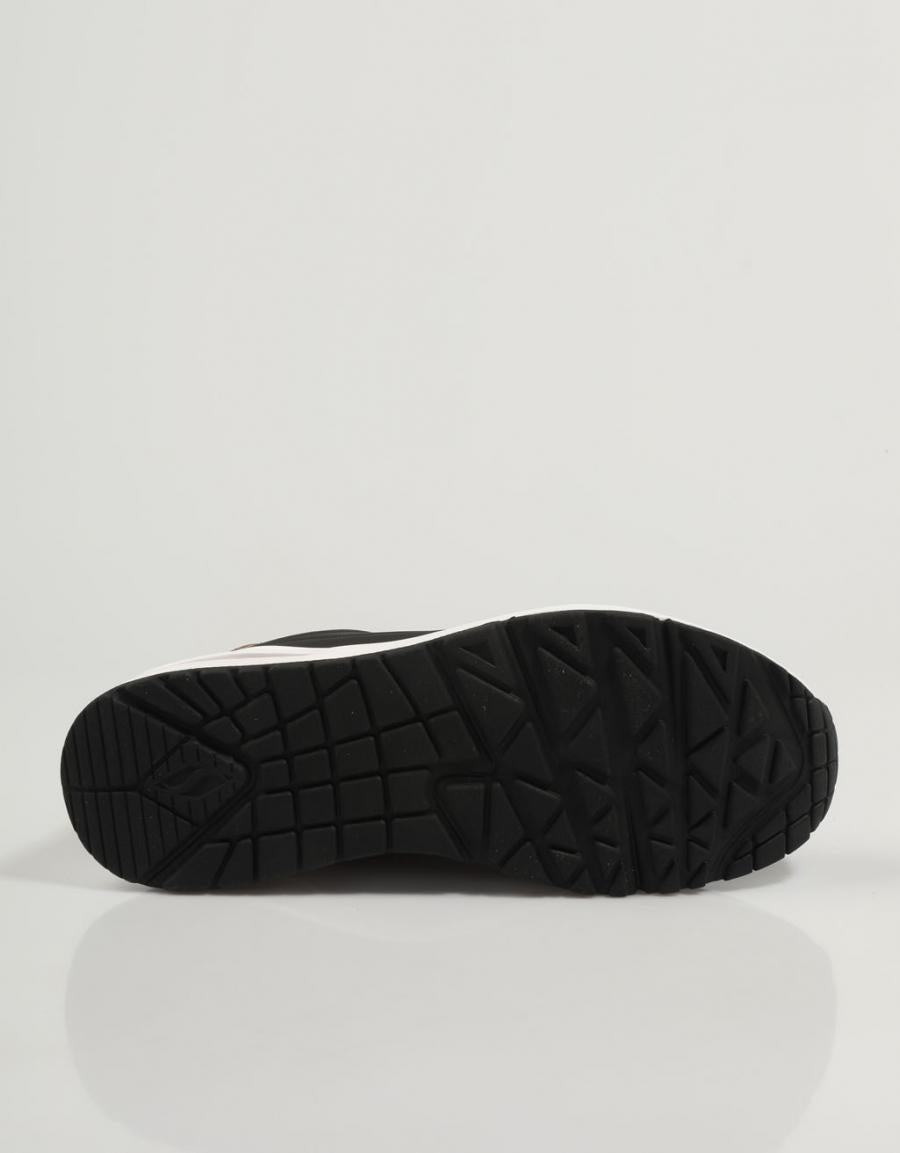 ZAPATILLAS SKECHERS UNO en color Negro