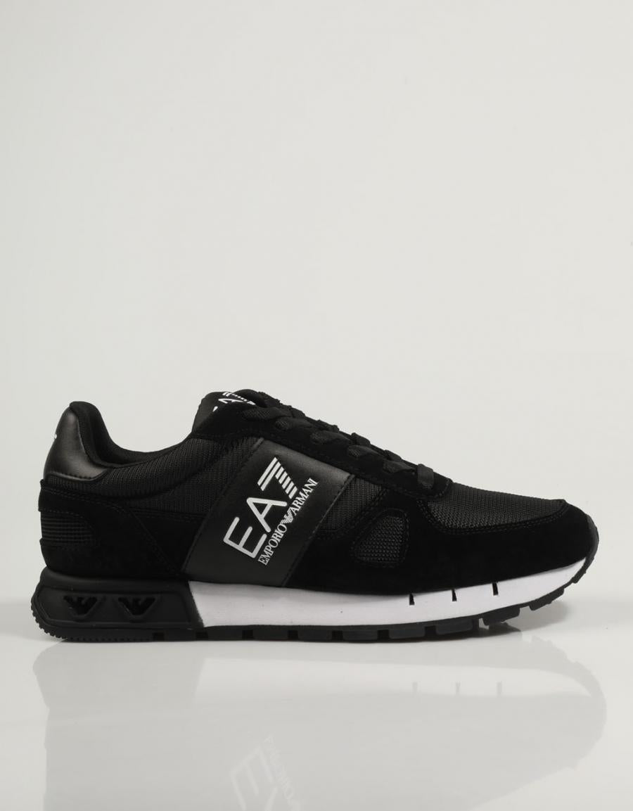ZAPATILLAS ARMANI EA7 TRAINING X8X151 XK354 en color Negro