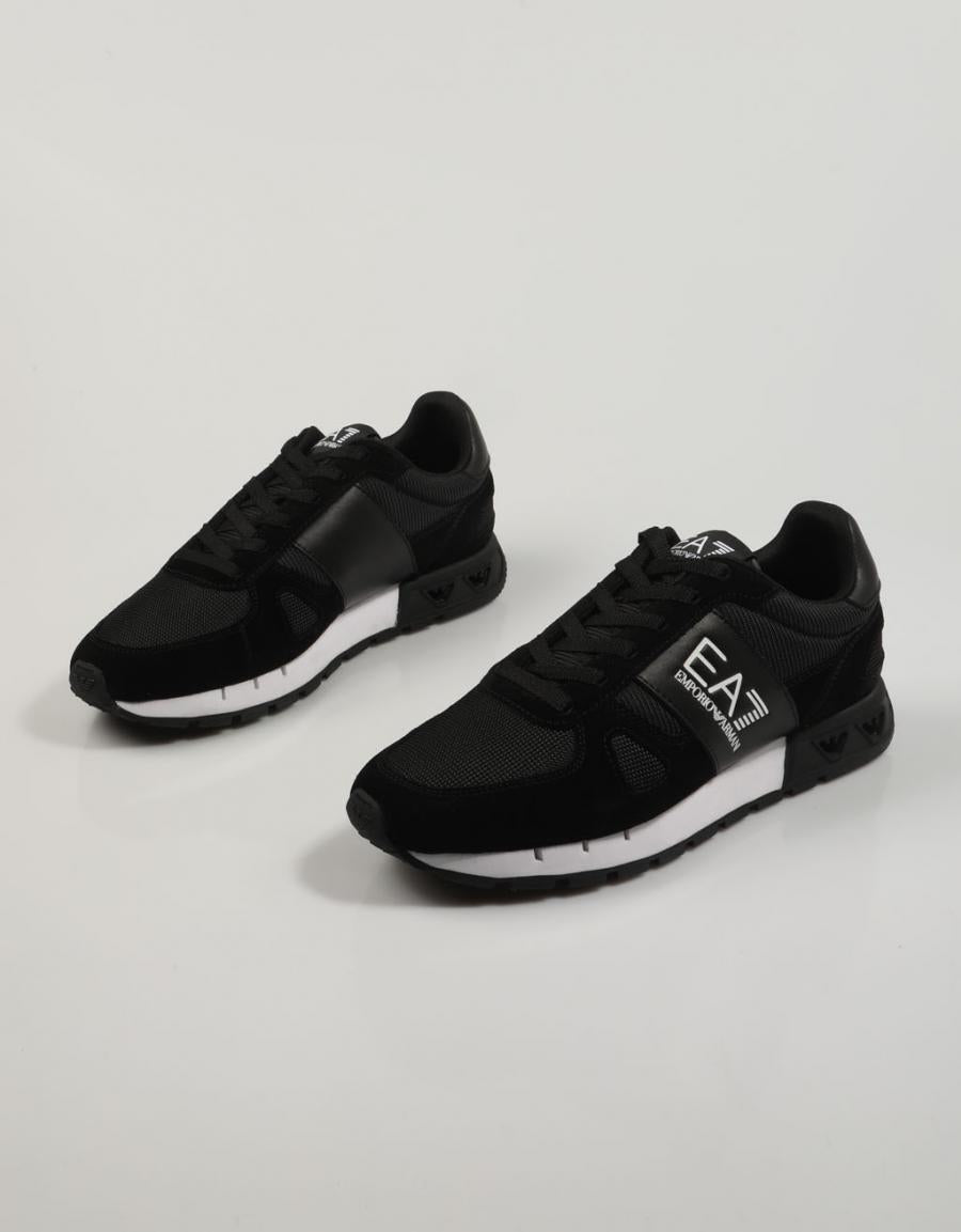 ZAPATILLAS ARMANI EA7 TRAINING X8X151 XK354 en color Negro