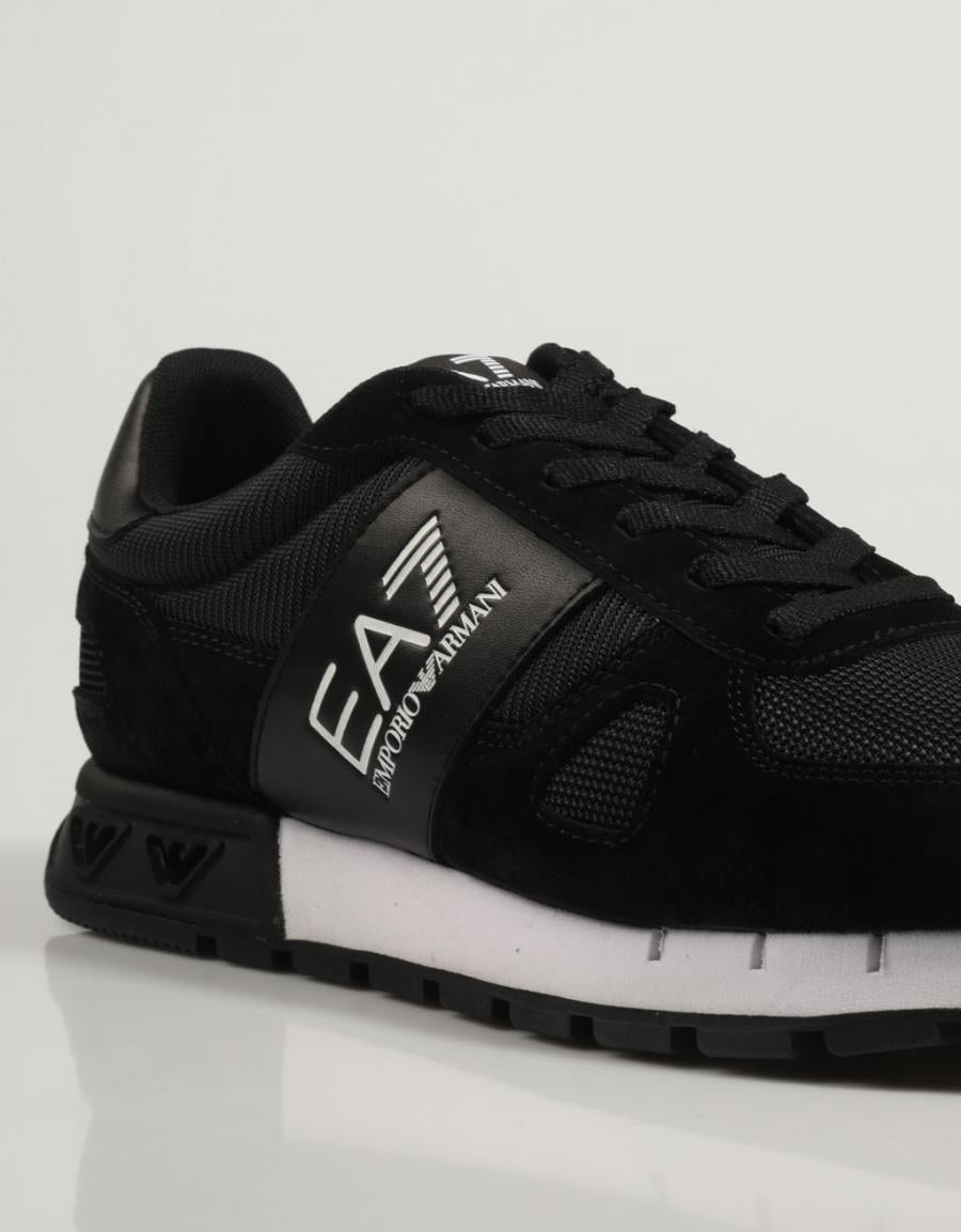 ZAPATILLAS ARMANI EA7 TRAINING X8X151 XK354 en color Negro