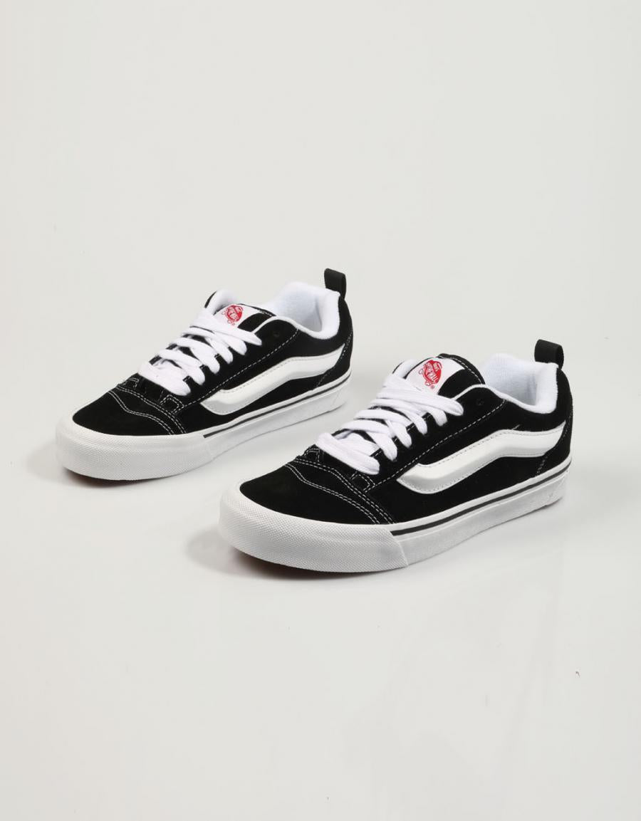 ZAPATILLAS VANS KNU SKOOL en color Negro