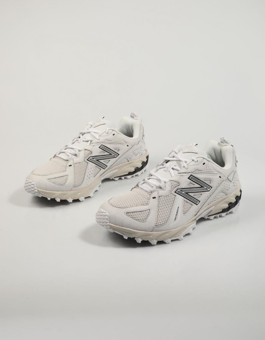 ZAPATILLAS NEW BALANCE ML610 en color Beige