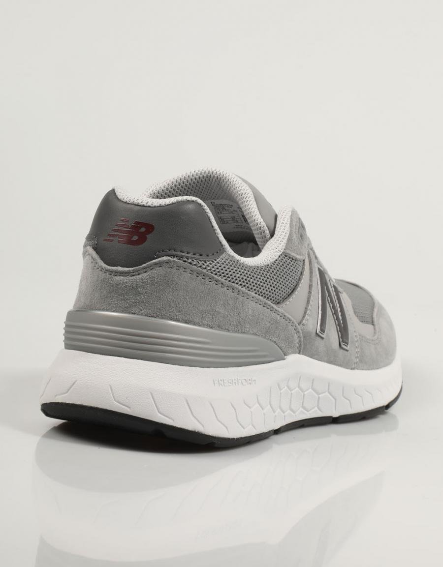 ZAPATILLAS NEW BALANCE MW880 en color Gris
