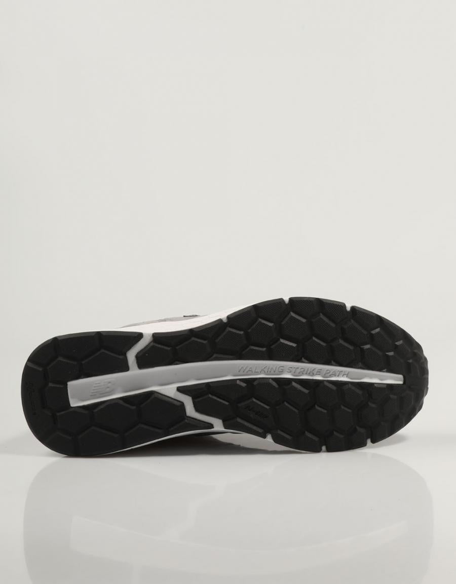 ZAPATILLAS NEW BALANCE MW880 en color Gris