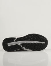 ZAPATILLAS NEW BALANCE MW880 en color Gris