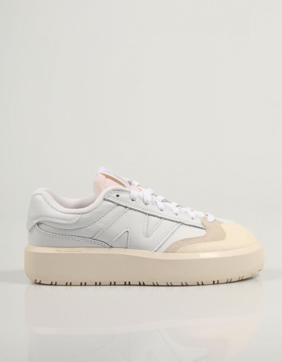 ZAPATILLAS NEW BALANCE CT302 en color Blanco