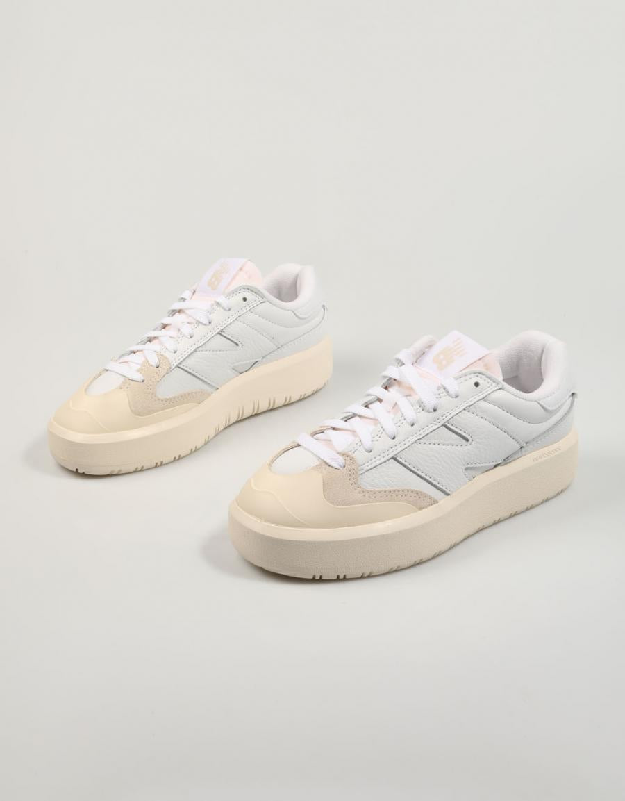 ZAPATILLAS NEW BALANCE CT302 en color Blanco
