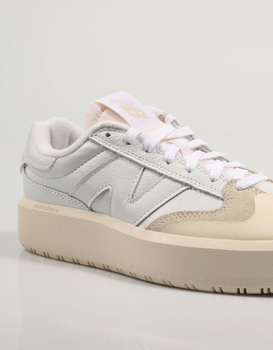 ZAPATILLAS NEW BALANCE CT302 en color Blanco