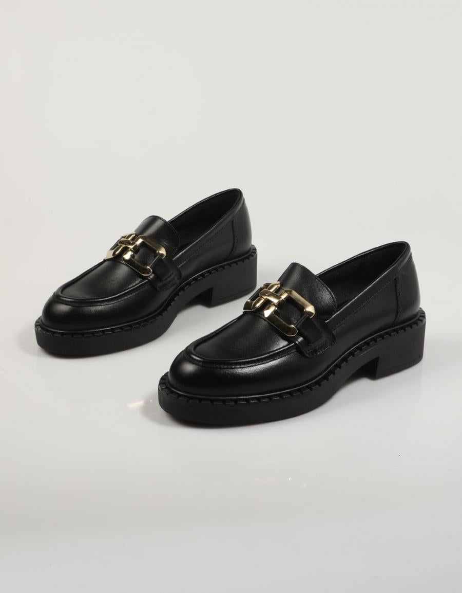 ZAPATOS SPORT REBECCA HOPE 2646 en color Negro