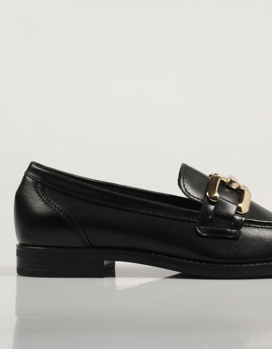 ZAPATOS SPORT REBECCA HOPE 1134 en color Negro