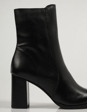 BOTINES REBECCA HOPE 4008 en color Negro