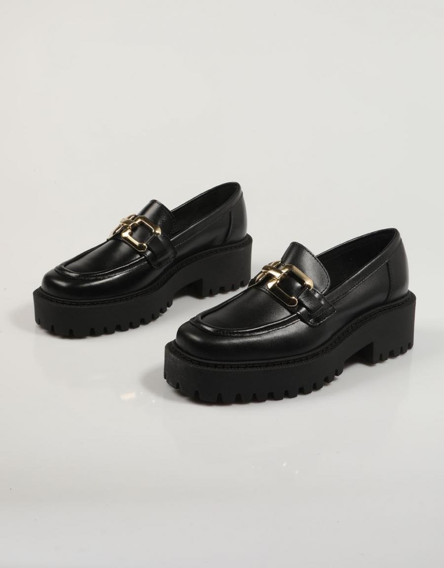 ZAPATOS SPORT REBECCA HOPE 7146 en color Negro