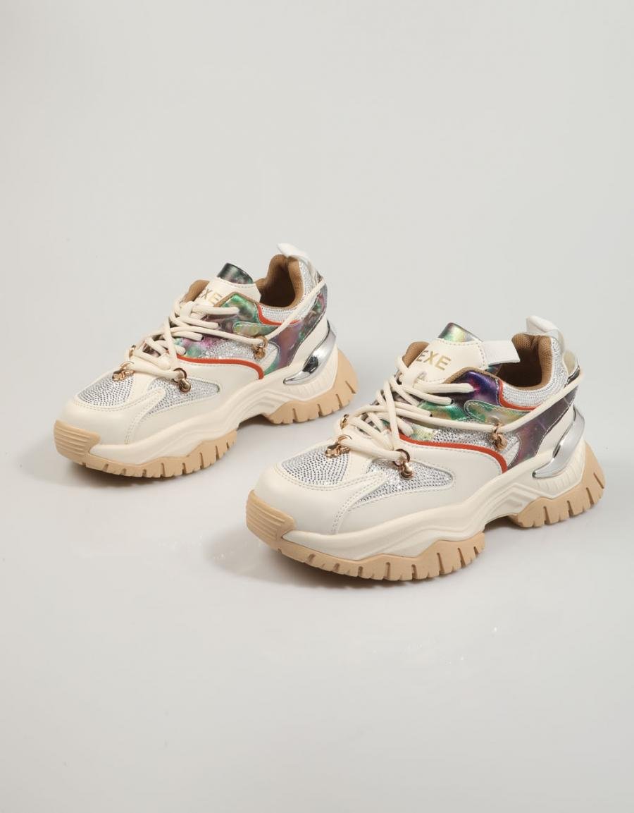 ZAPATILLAS EXE 22E01 3 en color Beige