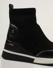 BOTINES XTI 141576 en color Negro