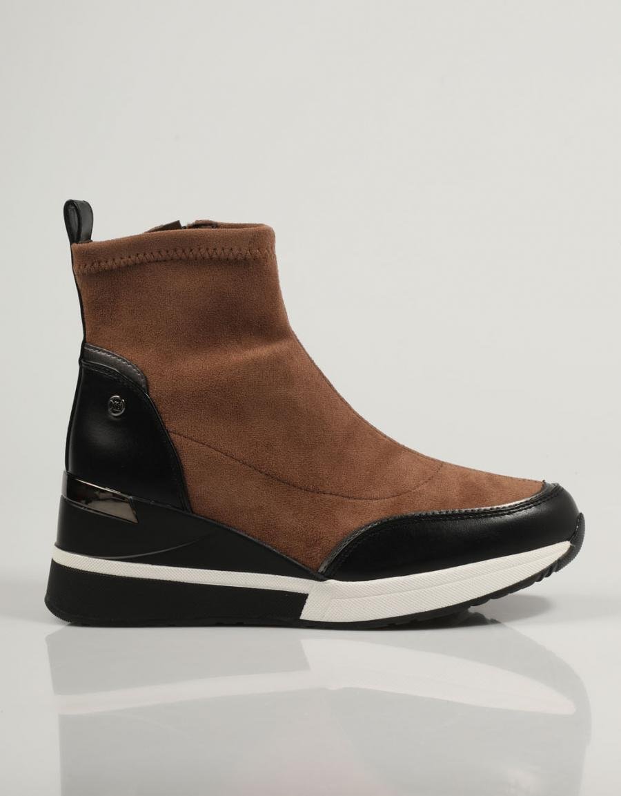 BOTINES XTI 141576 en color Taupe