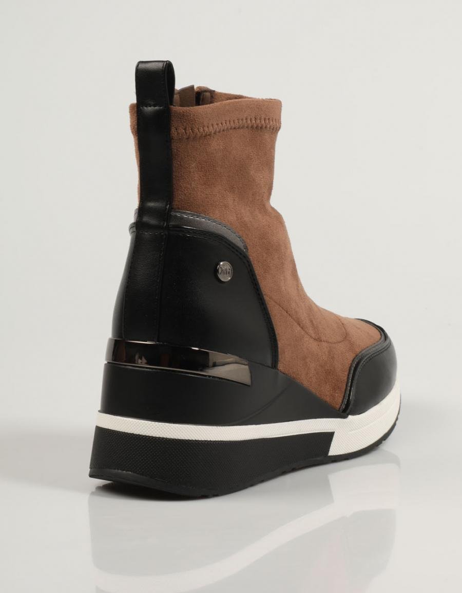 BOTINES XTI 141576 en color Taupe