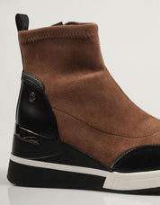 BOTINES XTI 141576 en color Taupe