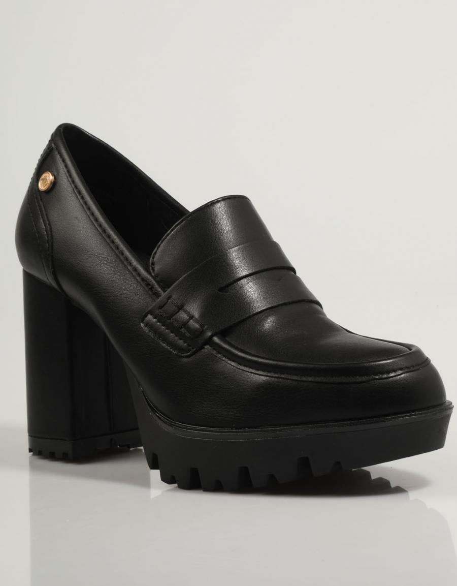 ZAPATOS VESTIR XTI 142071 en color Negro