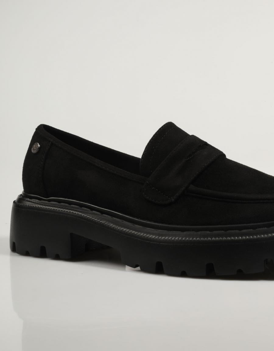 ZAPATOS SPORT XTI 142118 en color Negro