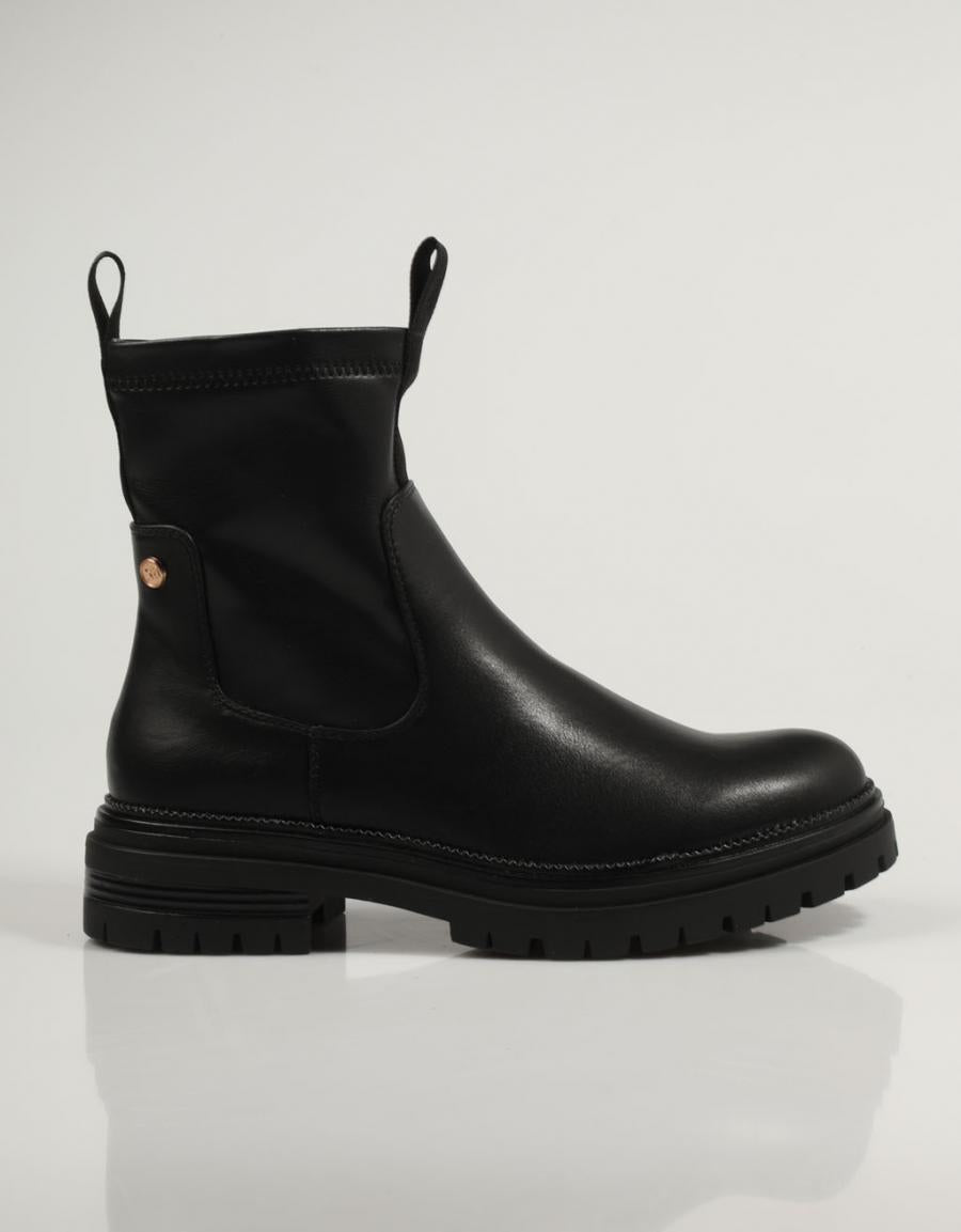 BOTINES XTI 141546 en color Negro