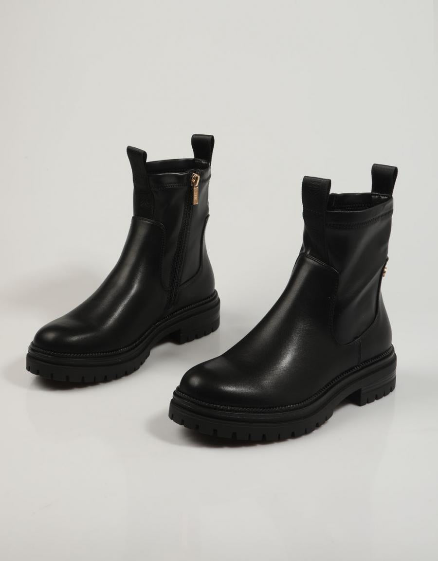 BOTINES XTI 141546 en color Negro
