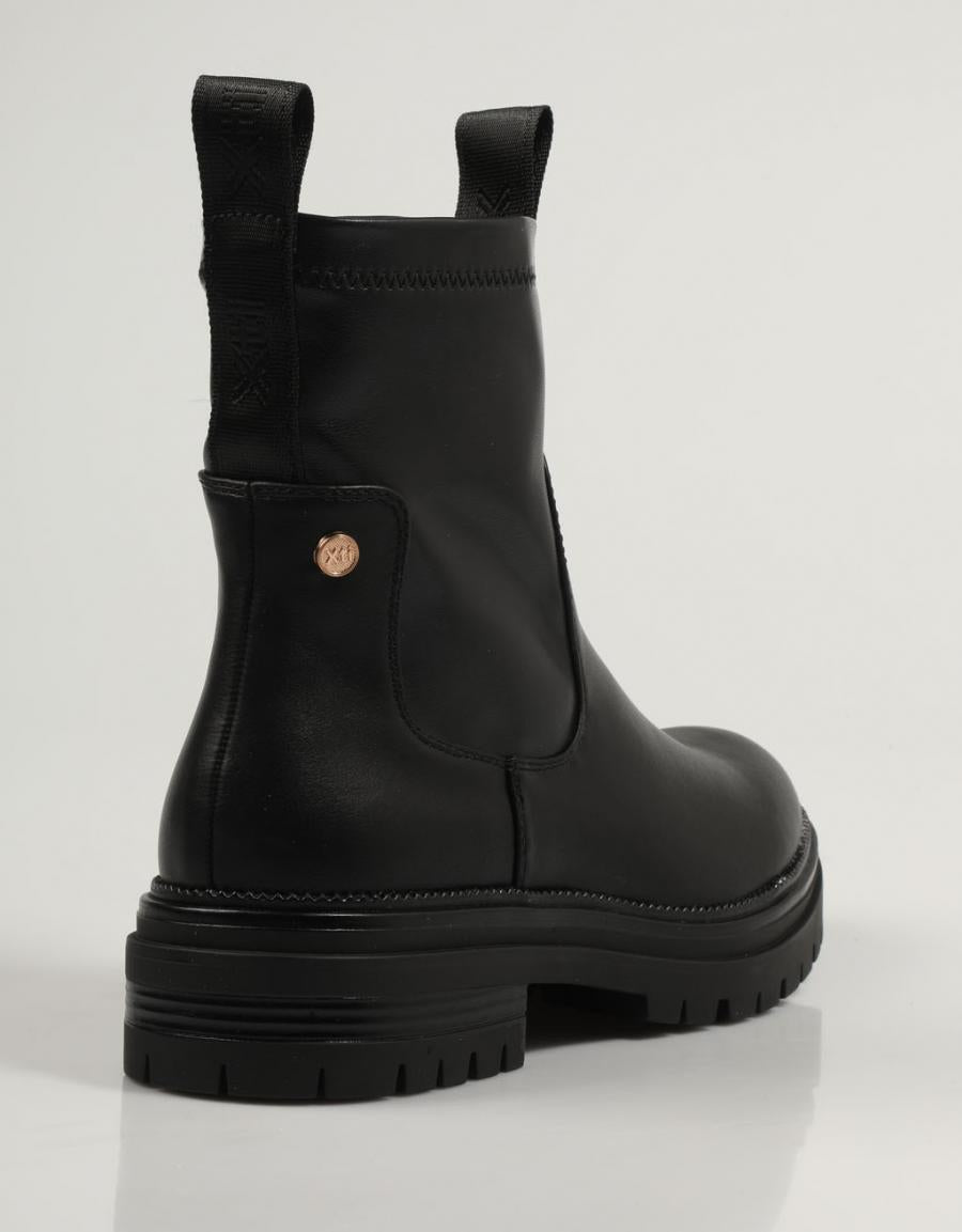 BOTINES XTI 141546 en color Negro