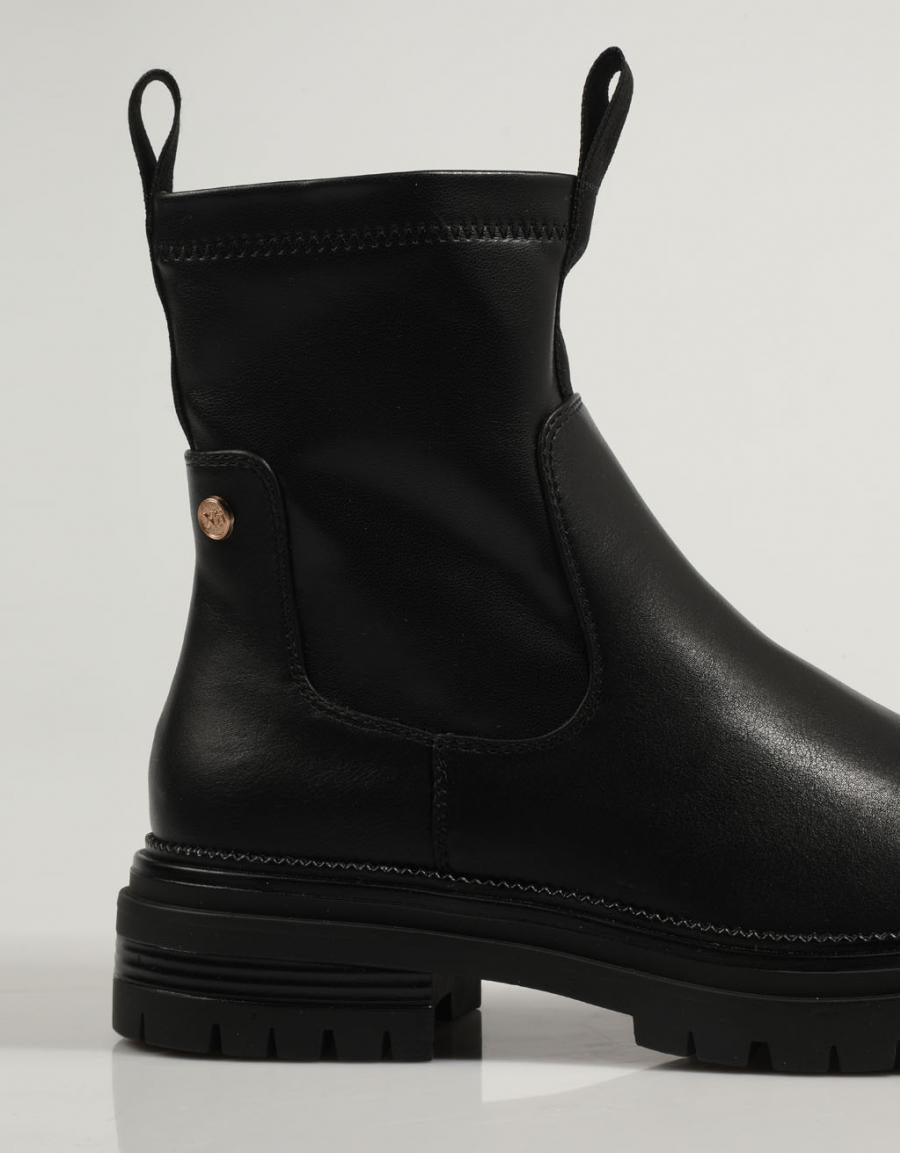 BOTINES XTI 141546 en color Negro