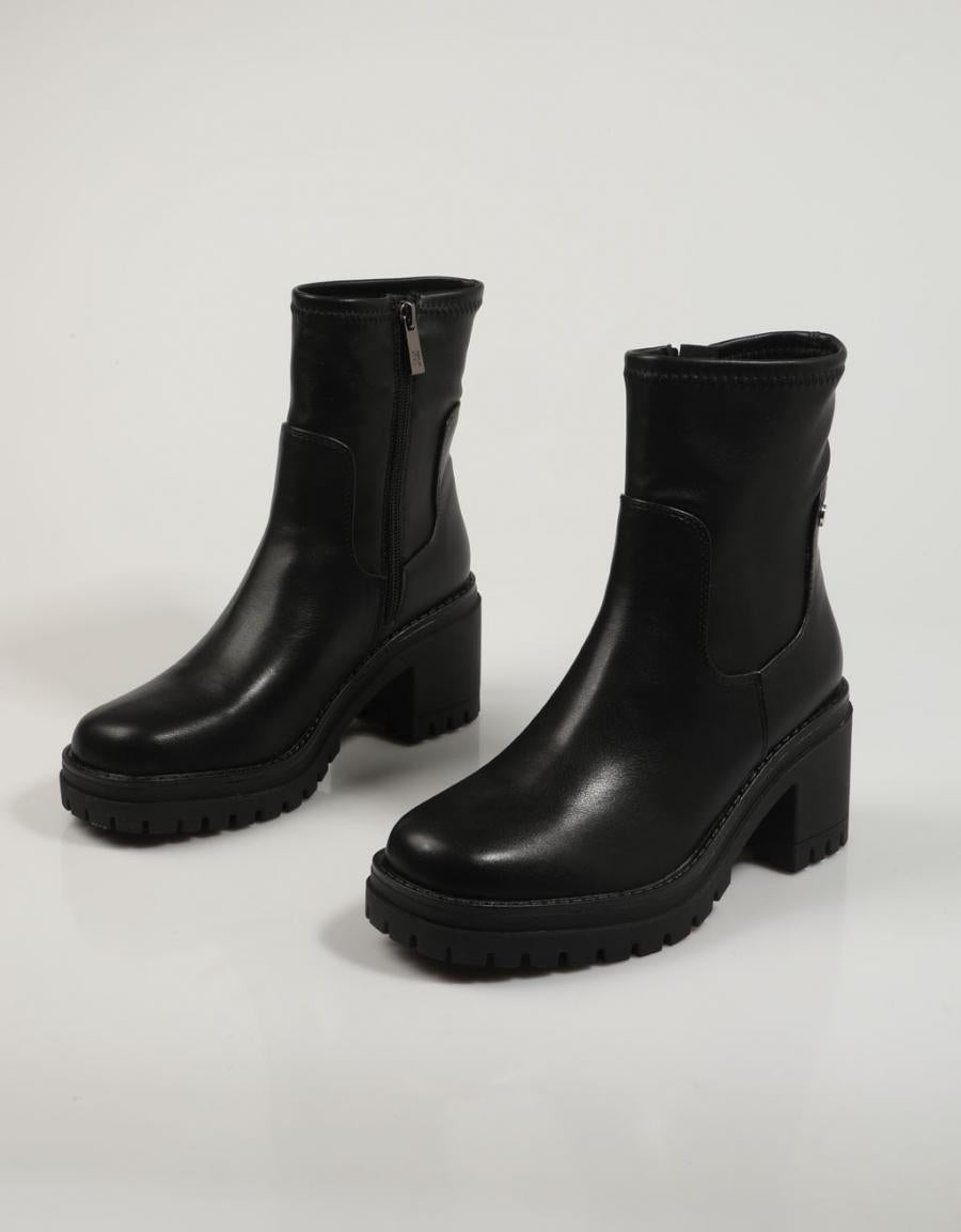 BOTINES XTI 140190 en color Negro