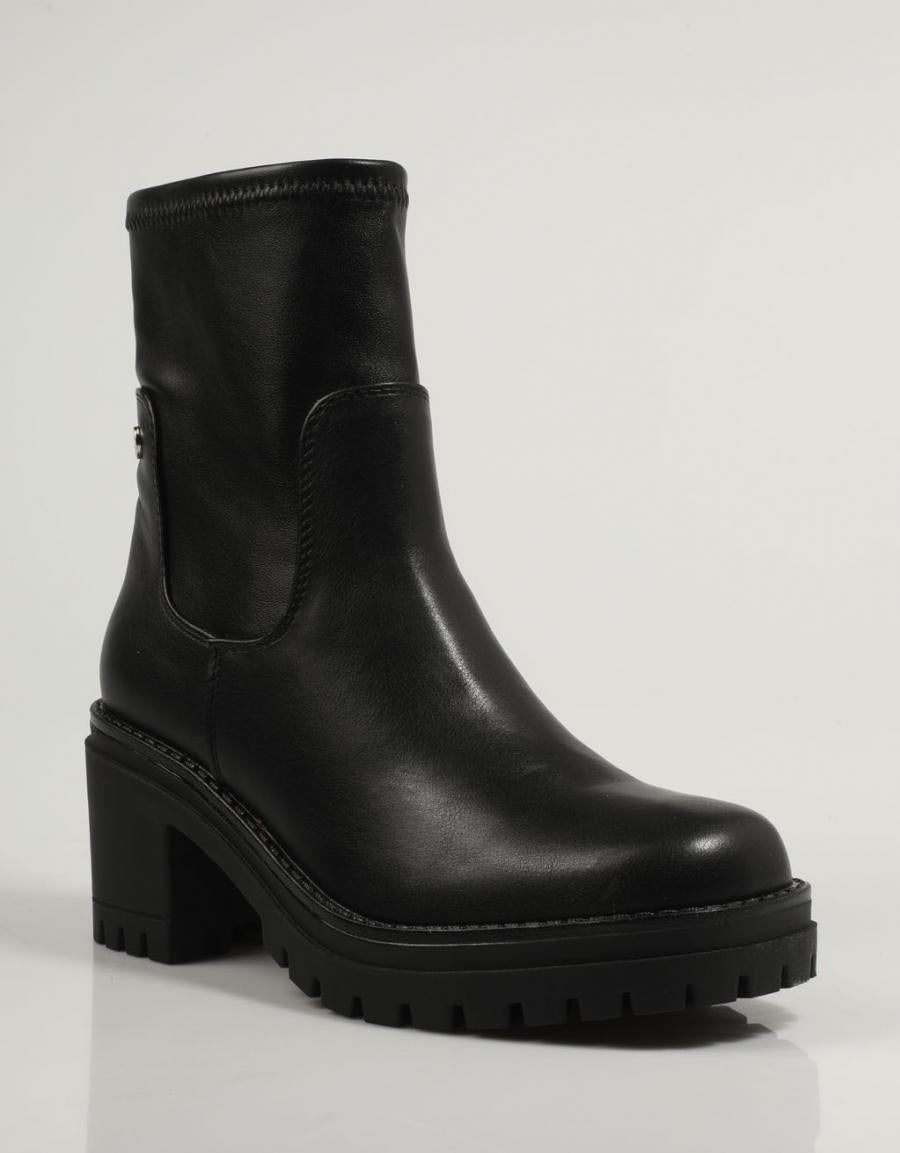 BOTINES XTI 140190 en color Negro