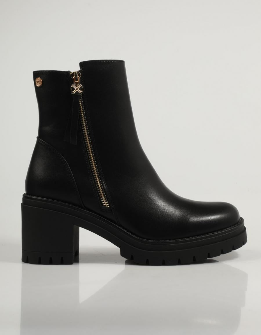BOTINES XTI 141538 en color Negro