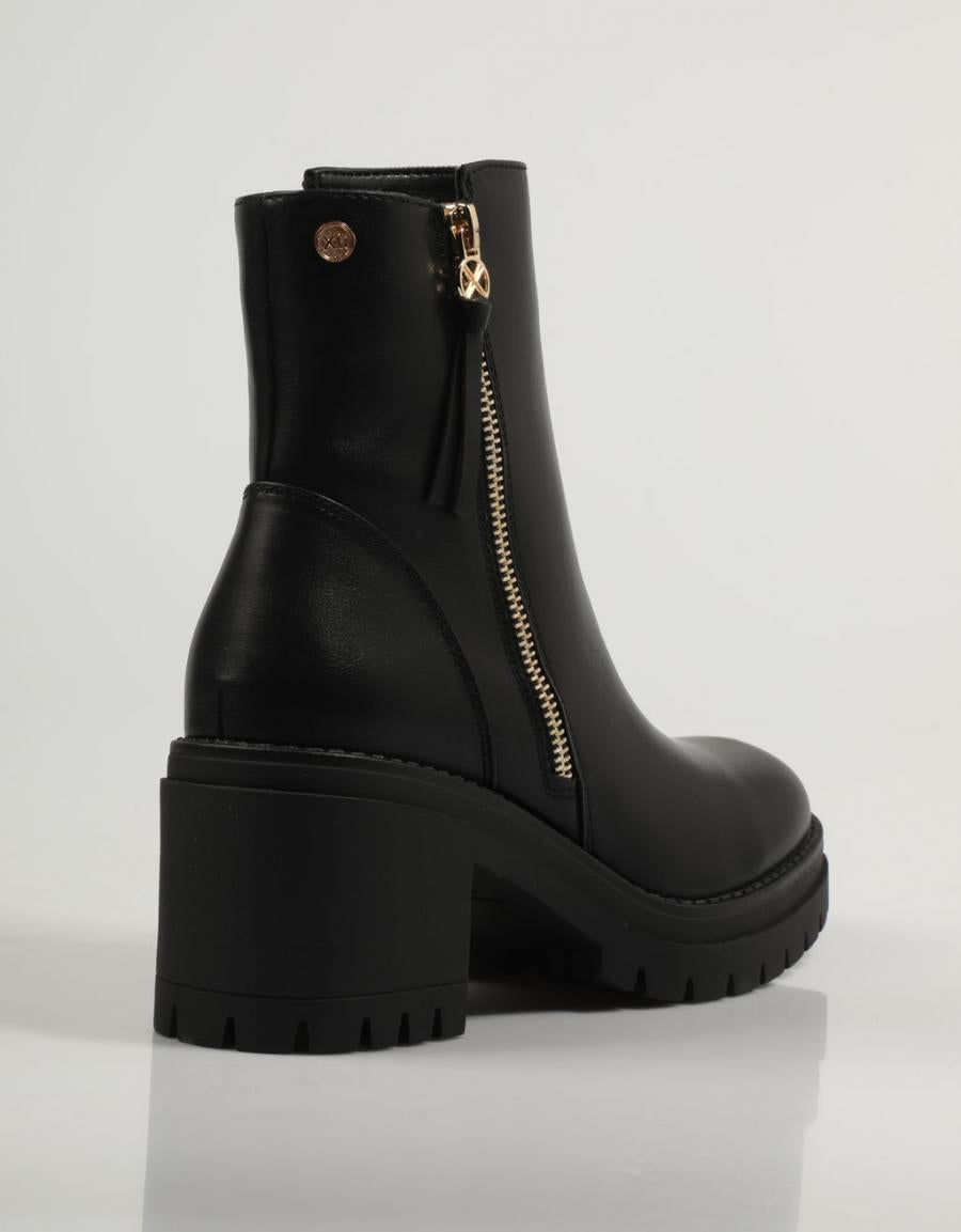 BOTINES XTI 141538 en color Negro