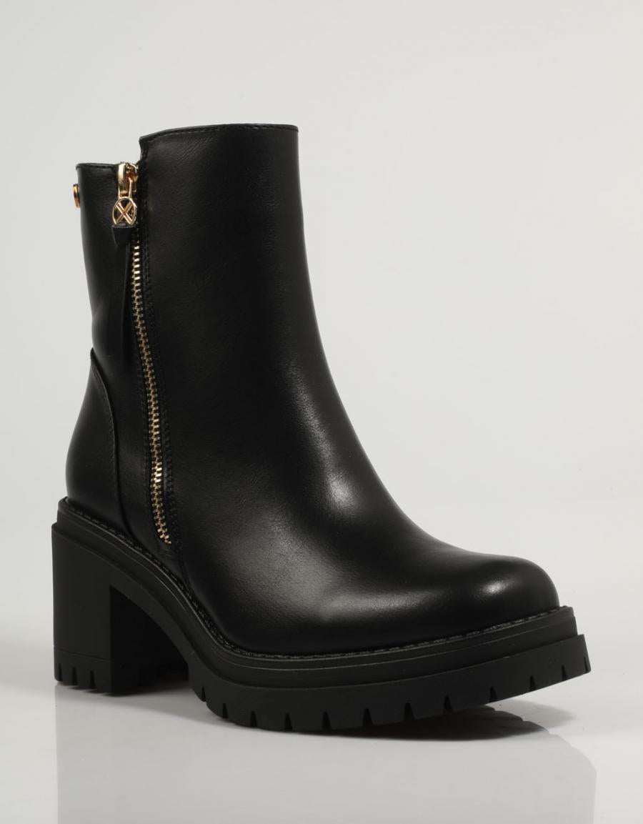 BOTINES XTI 141538 en color Negro