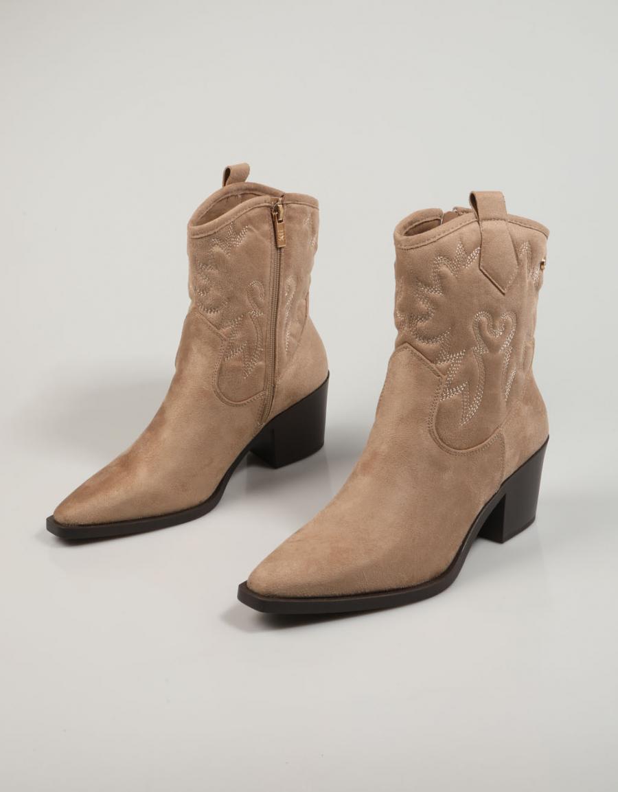 BOTINES XTI 142051 en color Beige