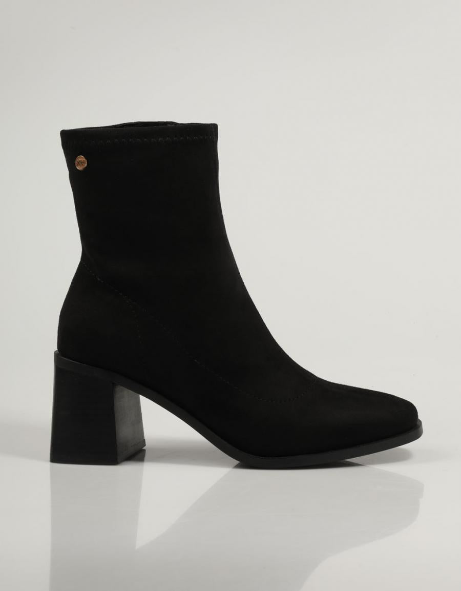 BOTINES XTI 141828 en color Negro