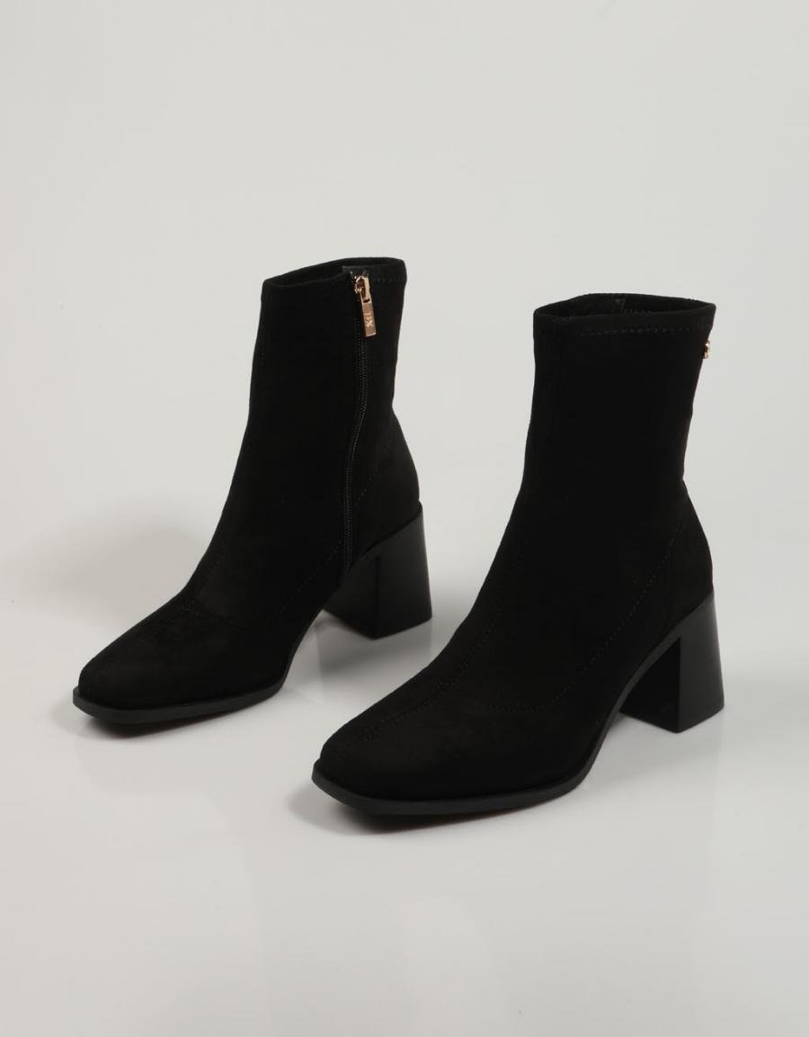 BOTINES XTI 141828 en color Negro