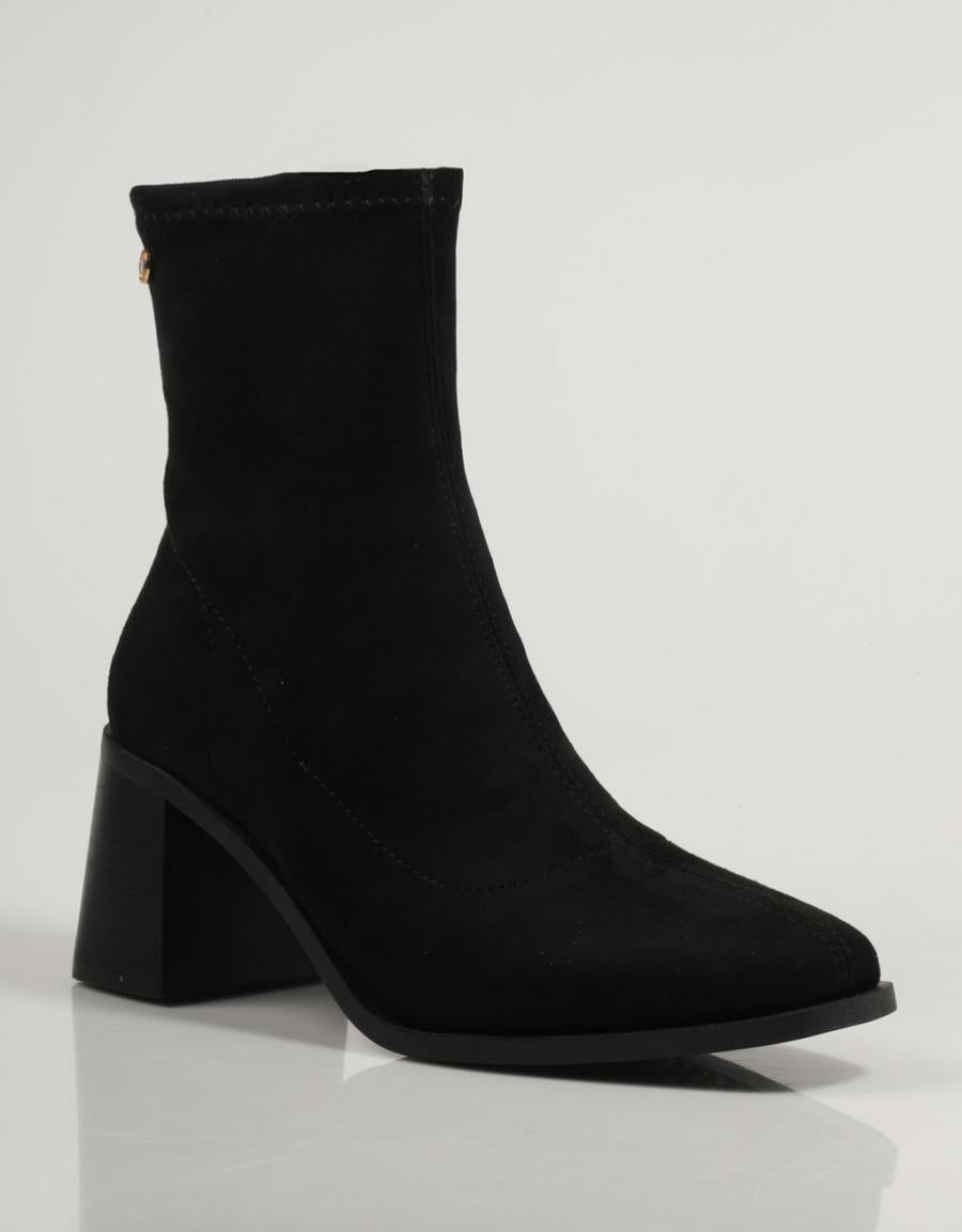 BOTINES XTI 141828 en color Negro
