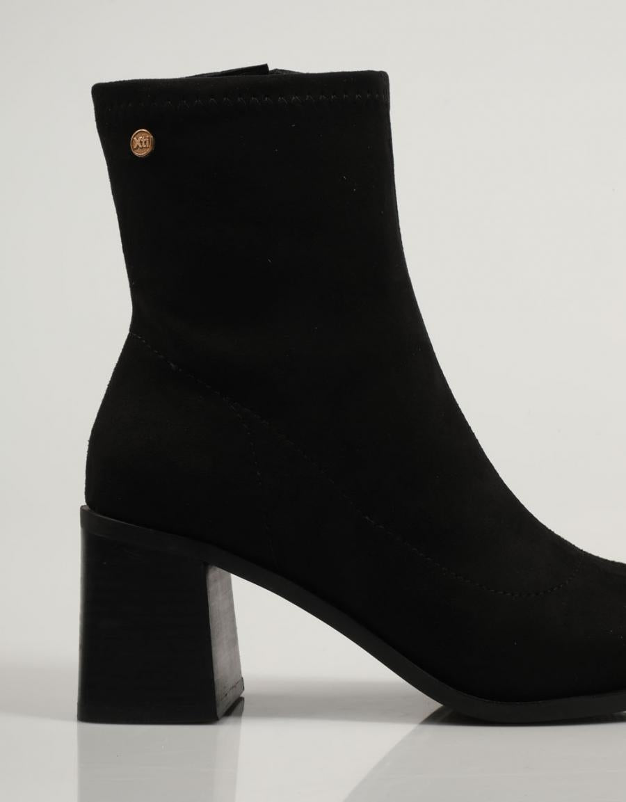 BOTINES XTI 141828 en color Negro