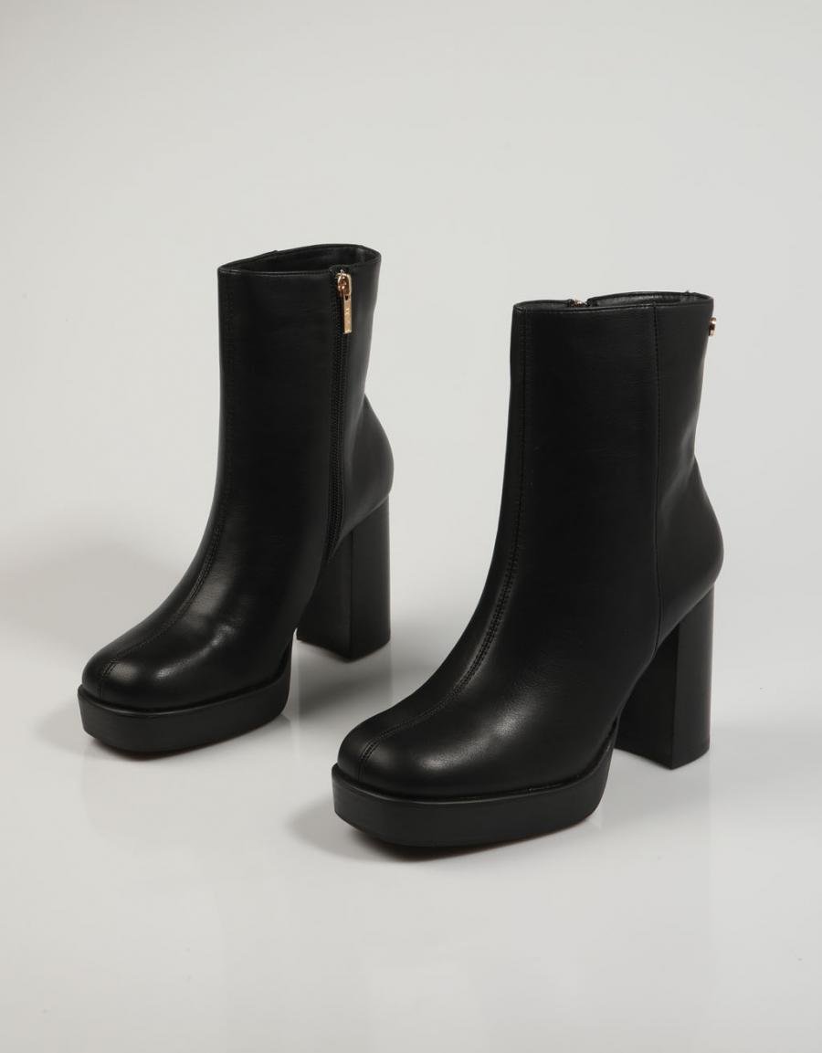 BOTINES XTI 142152 en color Negro