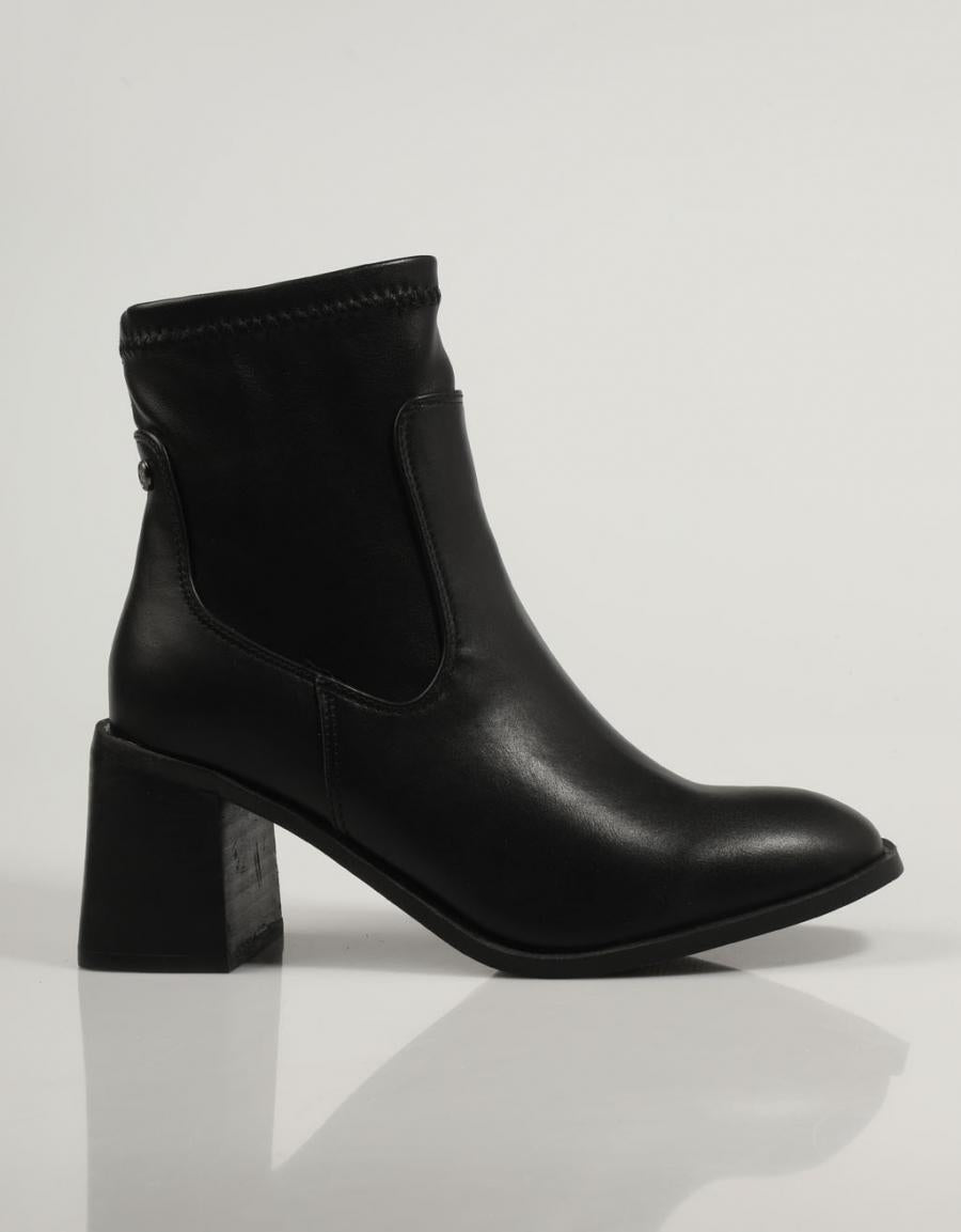 BOTINES XTI 140486 en color Negro