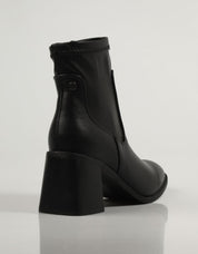 BOTINES XTI 140486 en color Negro
