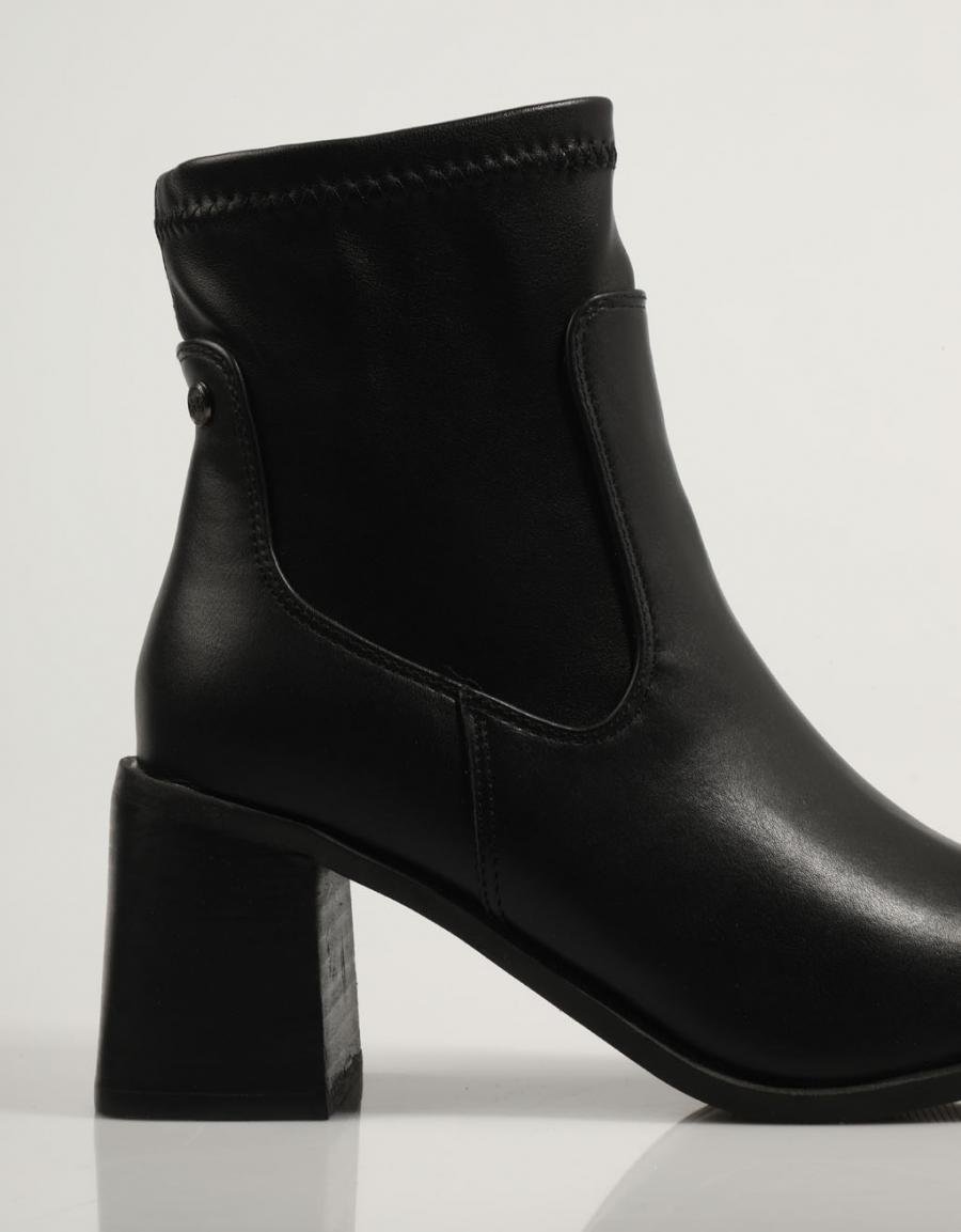 BOTINES XTI 140486 en color Negro