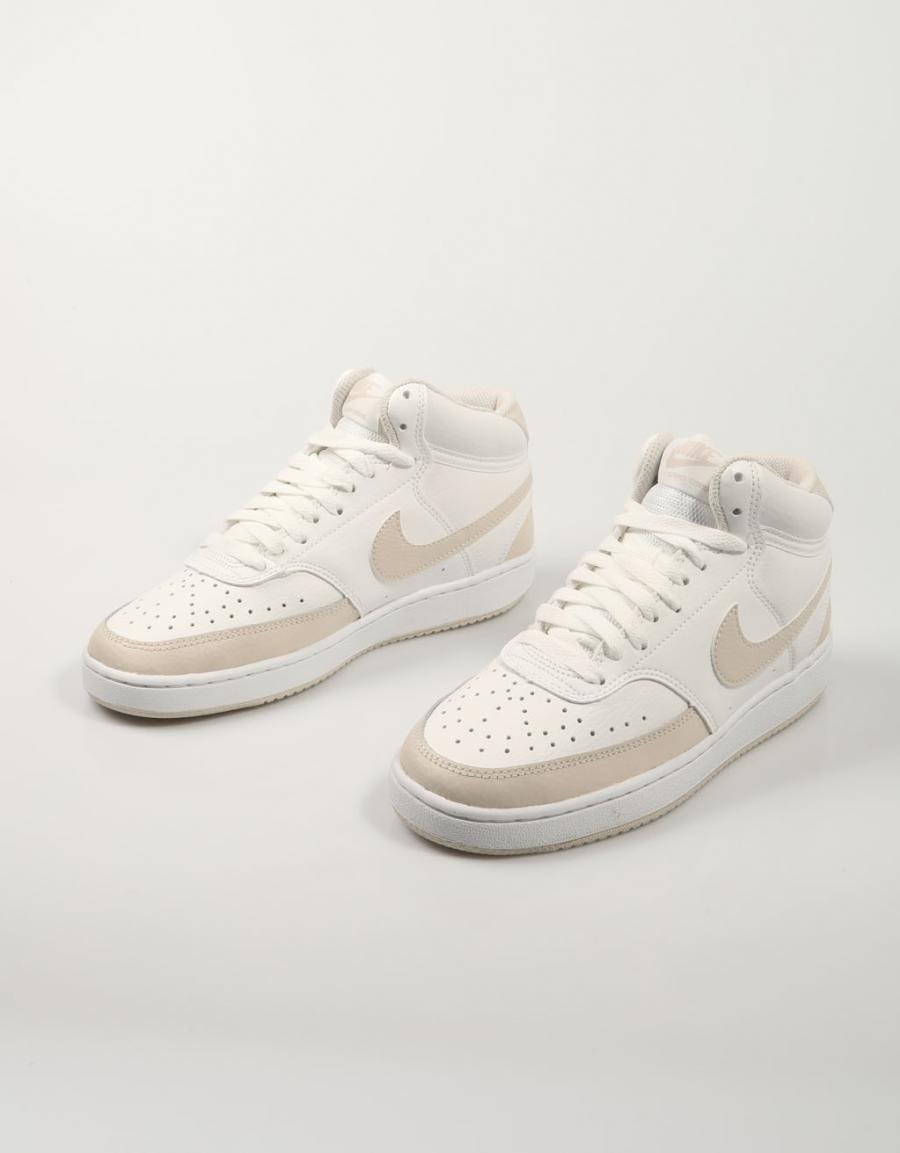 ZAPATILLAS NIKE COURT en color Blanco
